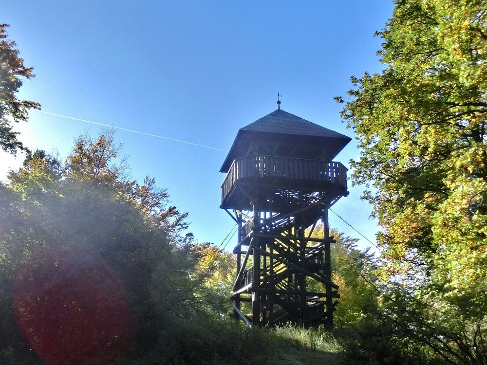 Die Hohe Warte mit Aussichtsturm bei Bad Berneck - Die Hohe Warte bei Bad Berneck in der ErlebnisRegion Fichtelgebirge